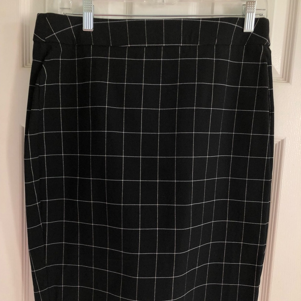 Elle Black and White Checkered Pencil Skirt-Size M